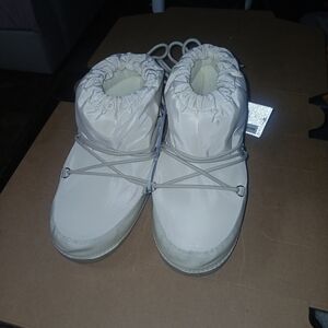 Forever 21 White Moon Boots